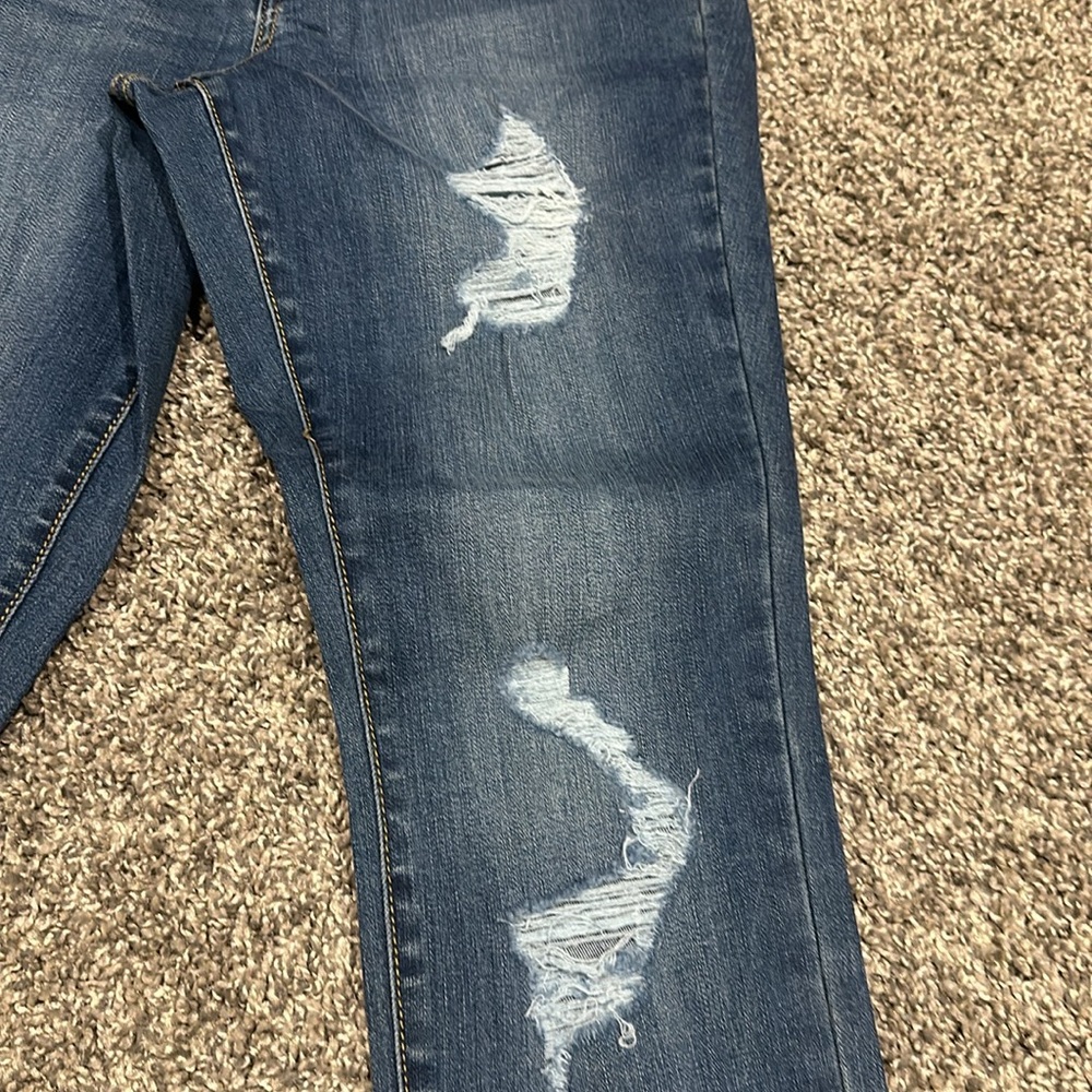 Distressed Universal Threads Blue Jeans - Picture 2 of 4